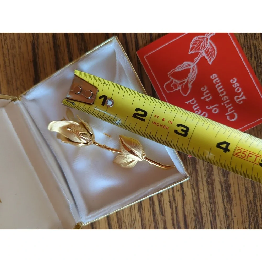 Very Nice Tacoa Vintage Christmas Gold Tone Rose Brooch